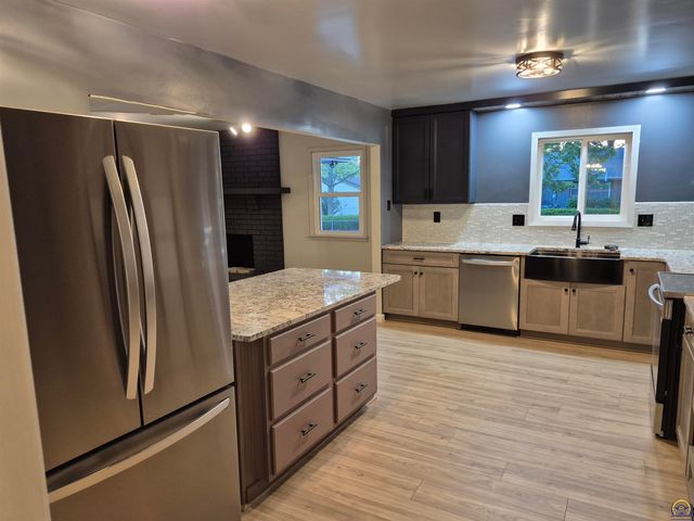 3213 SE Burton ST, Topeka, KS 66605