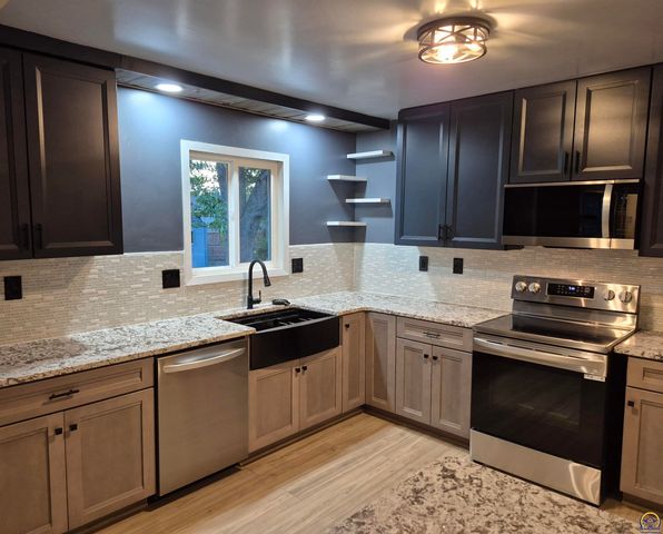 3213 SE Burton ST, Topeka, KS 66605