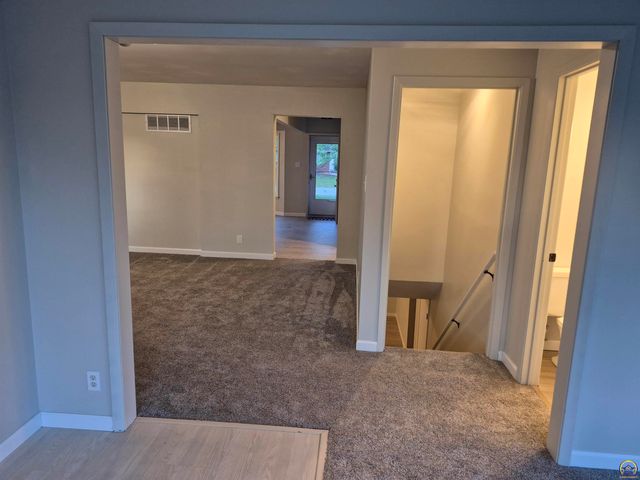 3213 SE Burton ST, Topeka, KS 66605