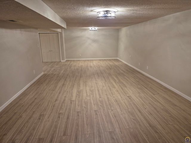 3213 SE Burton ST, Topeka, KS 66605