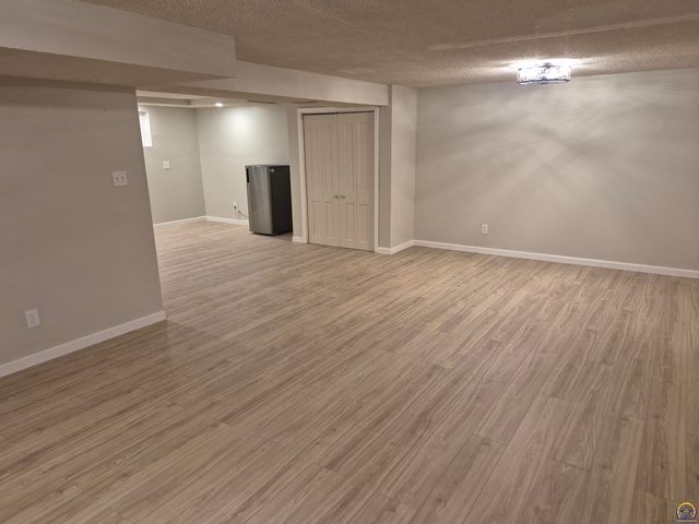 3213 SE Burton ST, Topeka, KS 66605
