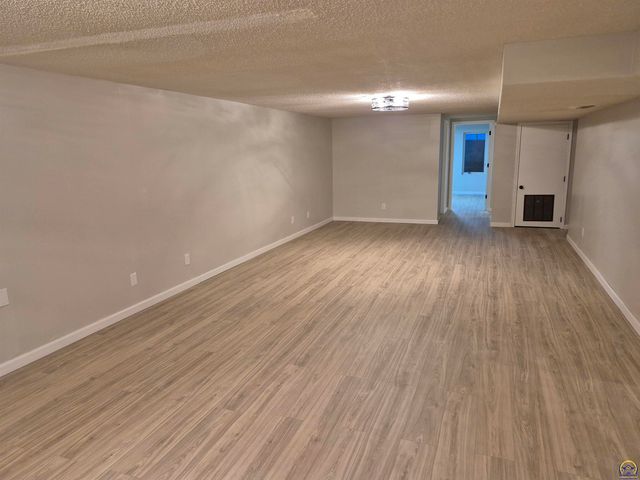 3213 SE Burton ST, Topeka, KS 66605