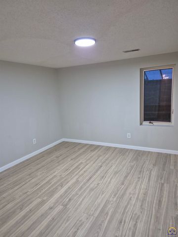 3213 SE Burton ST, Topeka, KS 66605