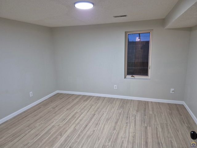 3213 SE Burton ST, Topeka, KS 66605