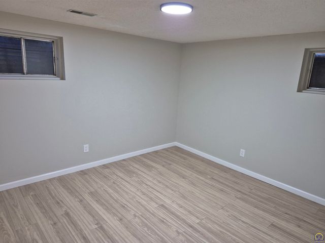 3213 SE Burton ST, Topeka, KS 66605