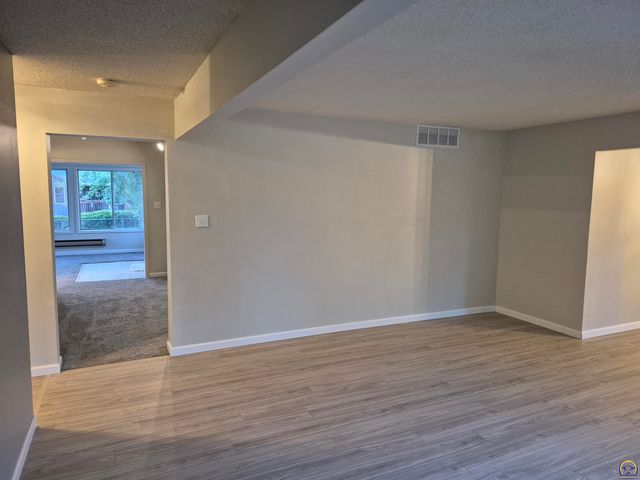 3213 SE Burton ST, Topeka, KS 66605