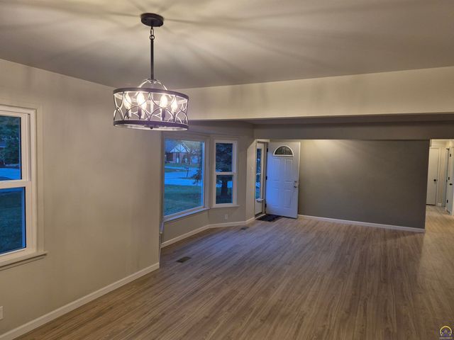 3213 SE Burton ST, Topeka, KS 66605