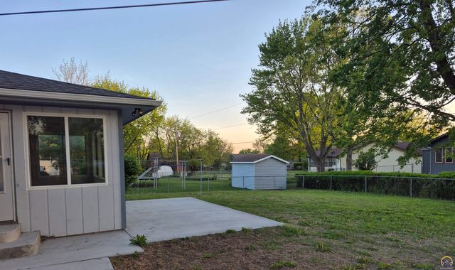 3213 SE Burton ST, Topeka, KS 66605