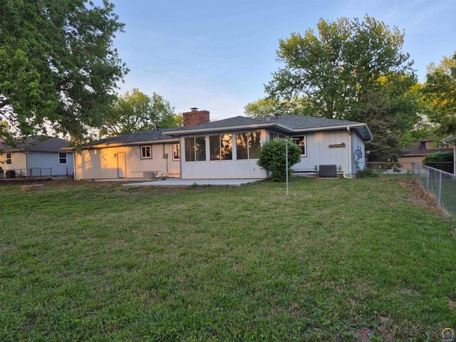 3213 SE Burton ST, Topeka, KS 66605