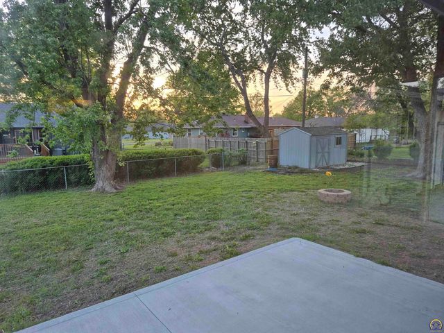 3213 SE Burton ST, Topeka, KS 66605