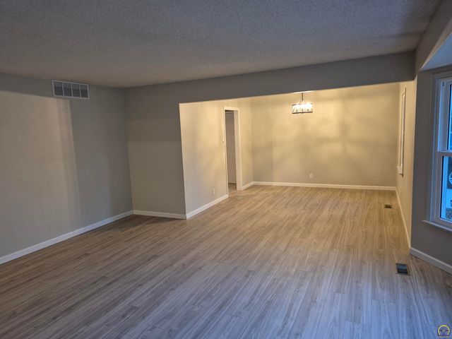 3213 SE Burton ST, Topeka, KS 66605