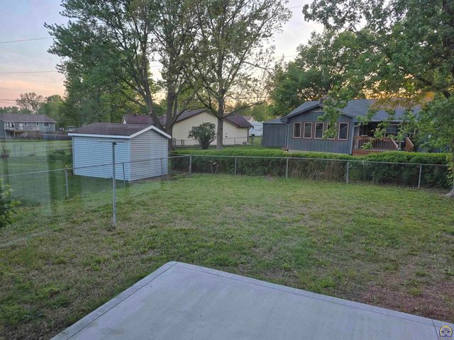 3213 SE Burton ST, Topeka, KS 66605