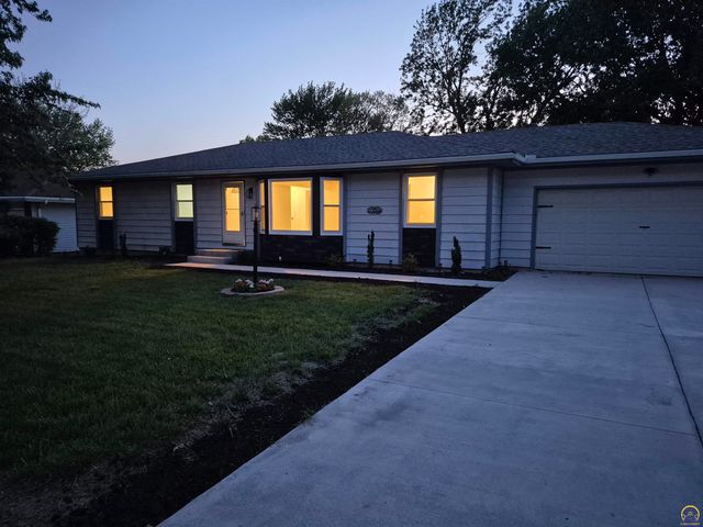 3213 SE Burton ST, Topeka, KS 66605