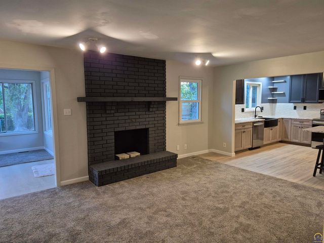 3213 SE Burton ST, Topeka, KS 66605