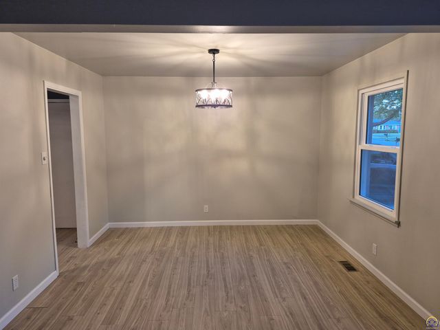 3213 SE Burton ST, Topeka, KS 66605