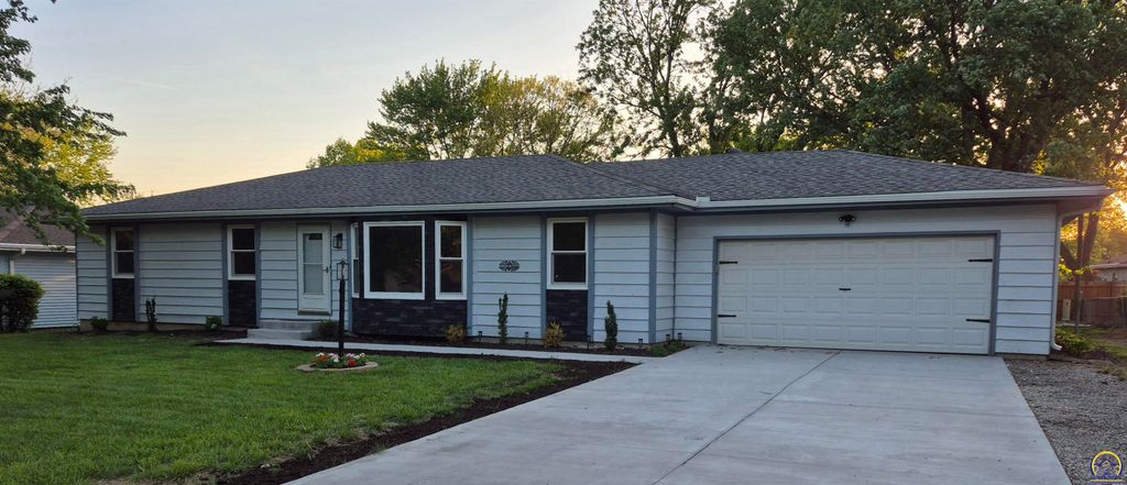 3213 SE Burton ST, Topeka, KS 66605