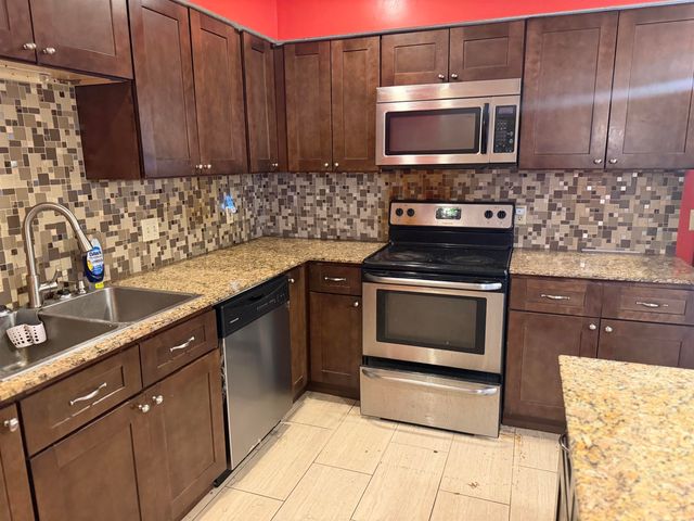 1677 BEAVER TRAIL DR, Memphis, TN 38016