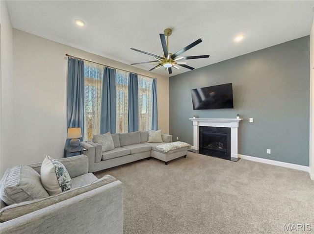 378 Valley Bluff Drive, Wentzville, MO 63385