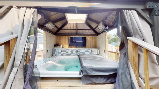 327 S 18th Street, Chesterton, IN 46304