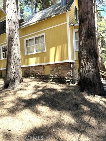 31858 Hollow Way, Running Springs, CA 92382