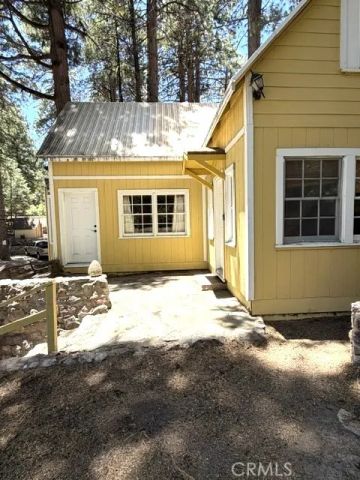 31858 Hollow Way, Running Springs, CA 92382