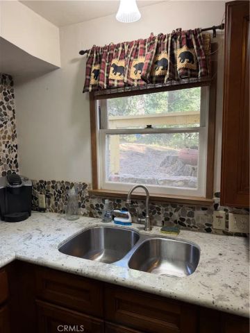 31858 Hollow Way, Running Springs, CA 92382
