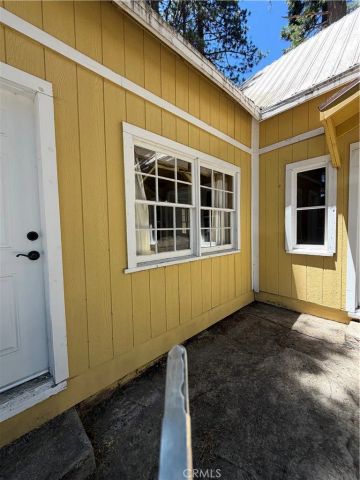 31858 Hollow Way, Running Springs, CA 92382