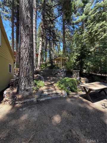 31858 Hollow Way, Running Springs, CA 92382