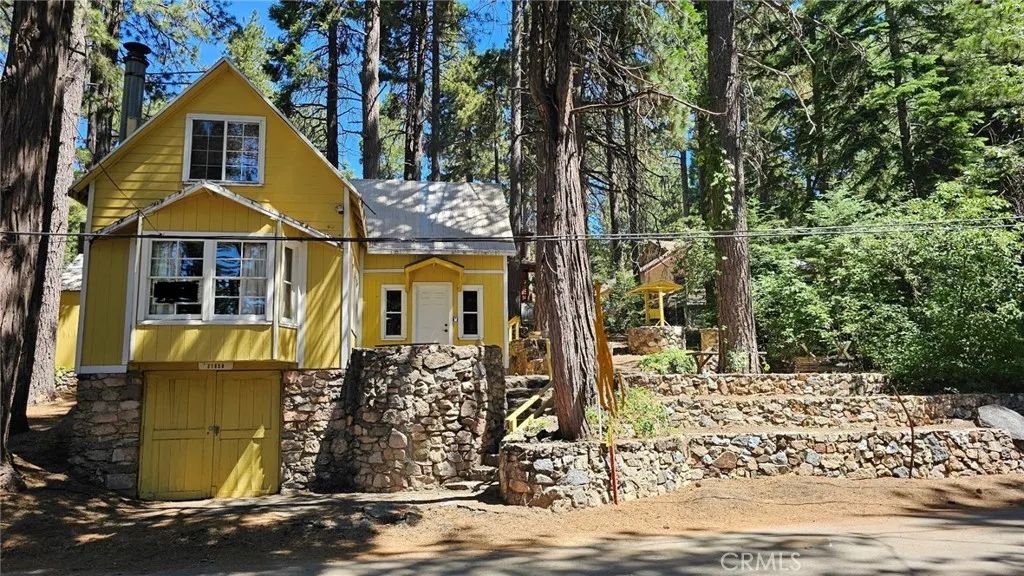31858 Hollow Way, Running Springs, CA 92382