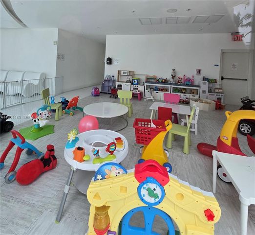 601 NE 36th St 2407, Miami, FL 33137