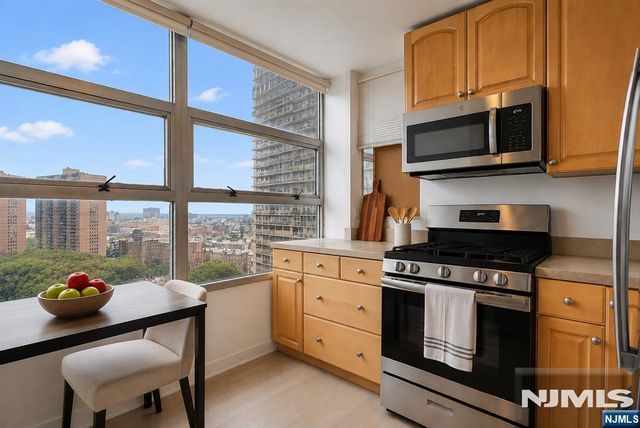6050 E Kennedy Boulevard 15G, West New York, NJ 07093