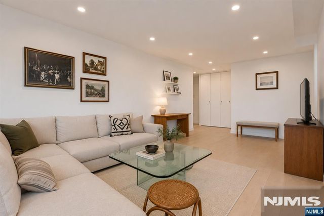 6050 E Kennedy Boulevard 15G, West New York, NJ 07093
