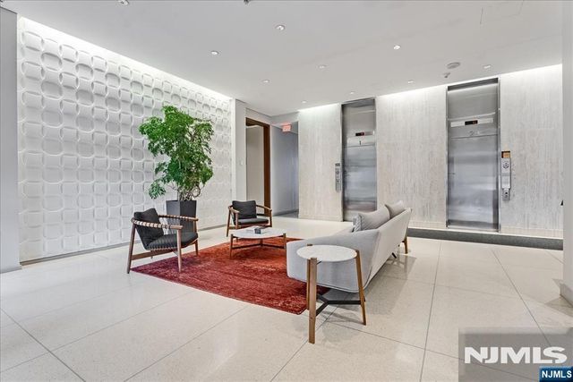 6050 E Kennedy Boulevard 15G, West New York, NJ 07093