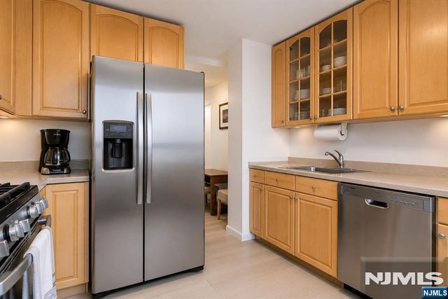6050 E Kennedy Boulevard 15G, West New York, NJ 07093