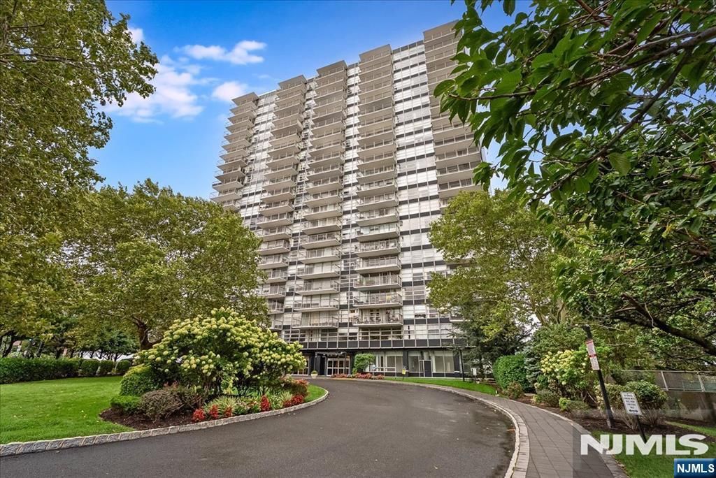 6050 E Kennedy Boulevard 15G, West New York, NJ 07093