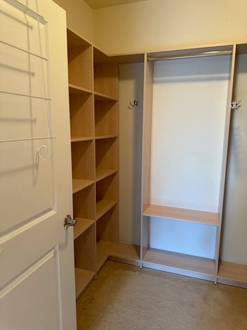 107 Clocktower Dr 207, Waltham, MA 02452