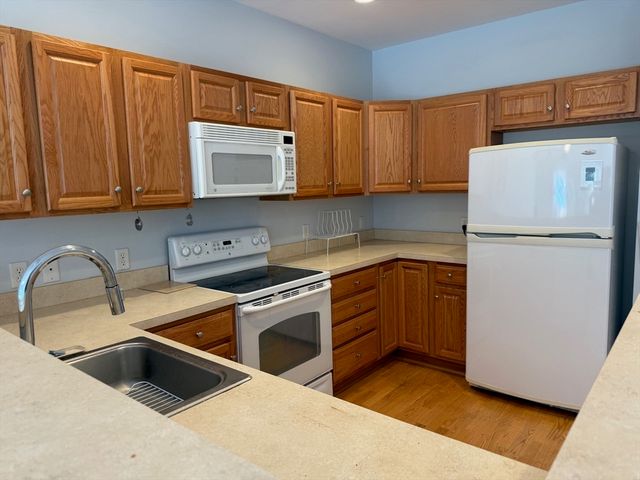 107 Clocktower Dr 207, Waltham, MA 02452