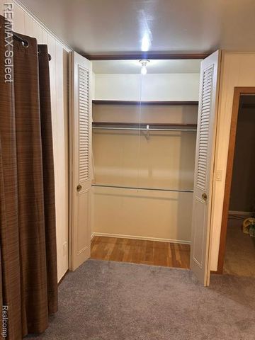 1947 E Laurel Oak Drive Drive, Flint, MI 48507