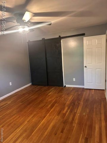 1947 E Laurel Oak Drive Drive, Flint, MI 48507