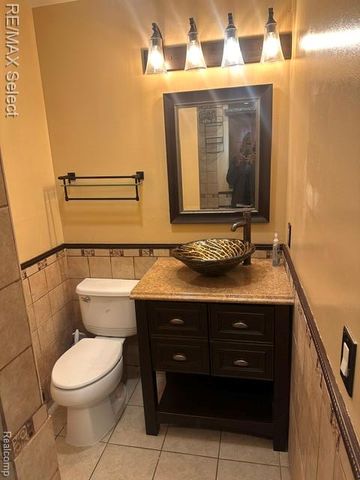 1947 E Laurel Oak Drive Drive, Flint, MI 48507