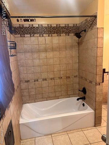 1947 E Laurel Oak Drive Drive, Flint, MI 48507