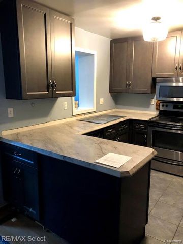 1947 E Laurel Oak Drive Drive, Flint, MI 48507