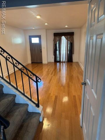 1947 E Laurel Oak Drive Drive, Flint, MI 48507