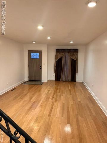 1947 E Laurel Oak Drive Drive, Flint, MI 48507