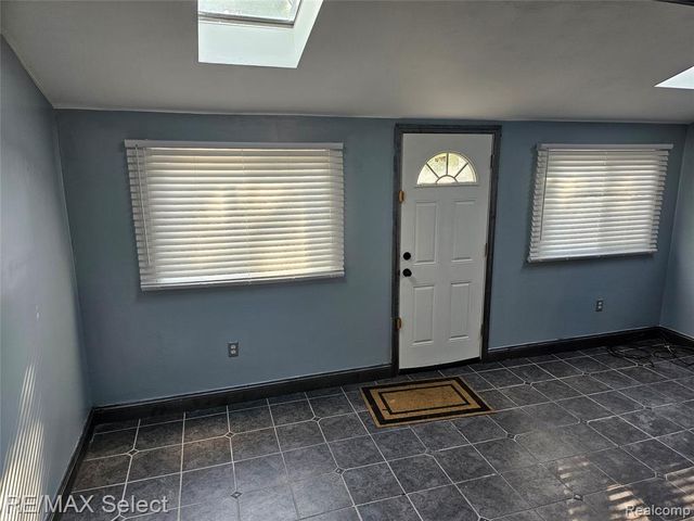 1947 E Laurel Oak Drive Drive, Flint, MI 48507