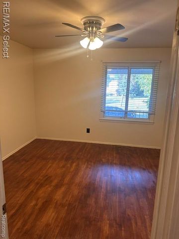 1947 E Laurel Oak Drive Drive, Flint, MI 48507