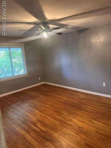 1947 E Laurel Oak Drive Drive, Flint, MI 48507