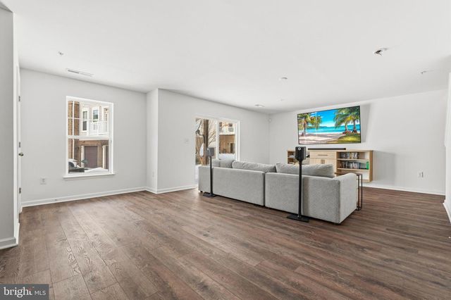 5902 FORUM SQ, Frederick, MD 21703