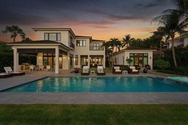 825 W Oyster Lane, Lantana, FL 33462