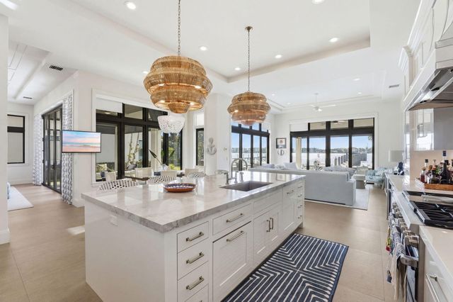 825 W Oyster Lane, Lantana, FL 33462